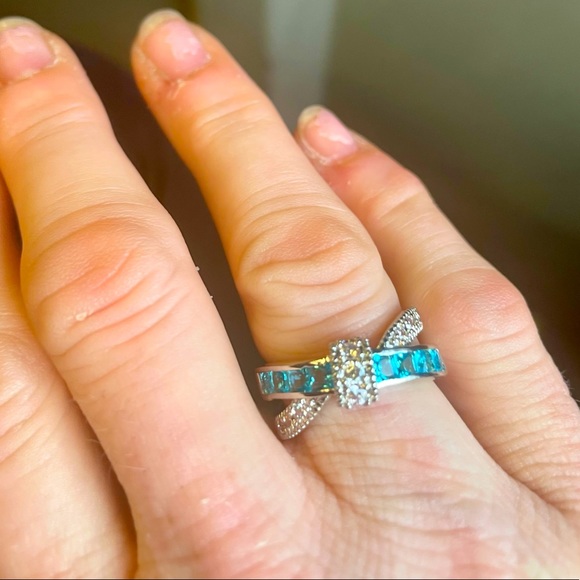 925 Stamped Silver and Blue/White Topaz Ring - Picture 3 of 4
